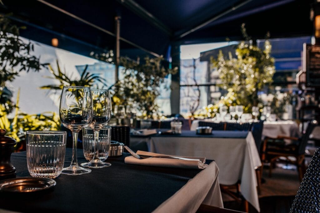 restaurant au bord de la mer