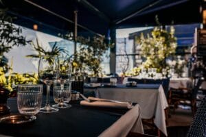 Restaurant Le Grignot - Spécialités françaises de viandes normandes, poisson grillé et fruits de mer dans un décor de vieux bistrot - restaurant au bord de la mer