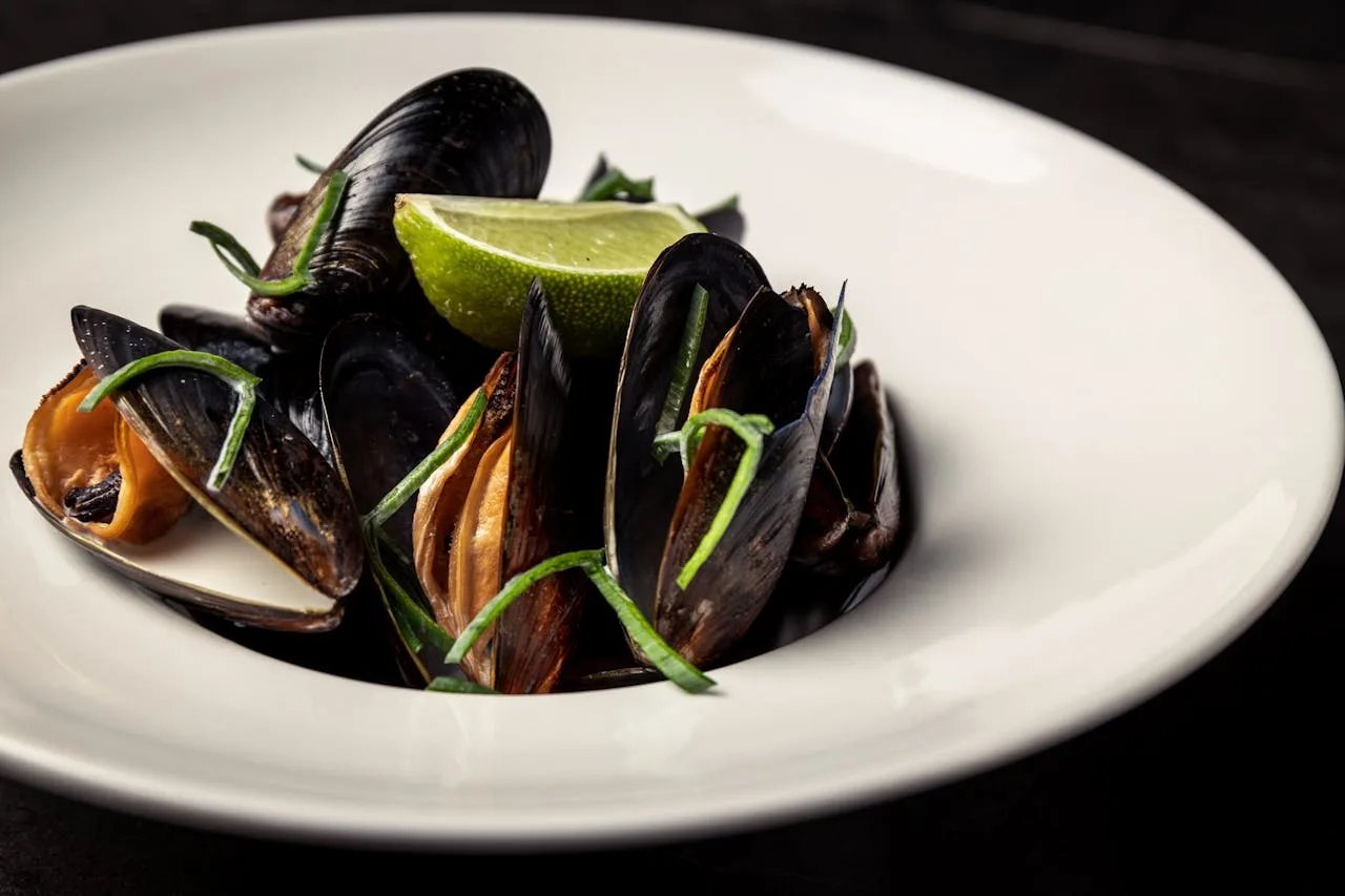 Restaurant Le Grignot - Spécialités françaises de viandes normandes, poisson grillé et fruits de mer dans un décor de vieux bistrot - Moules